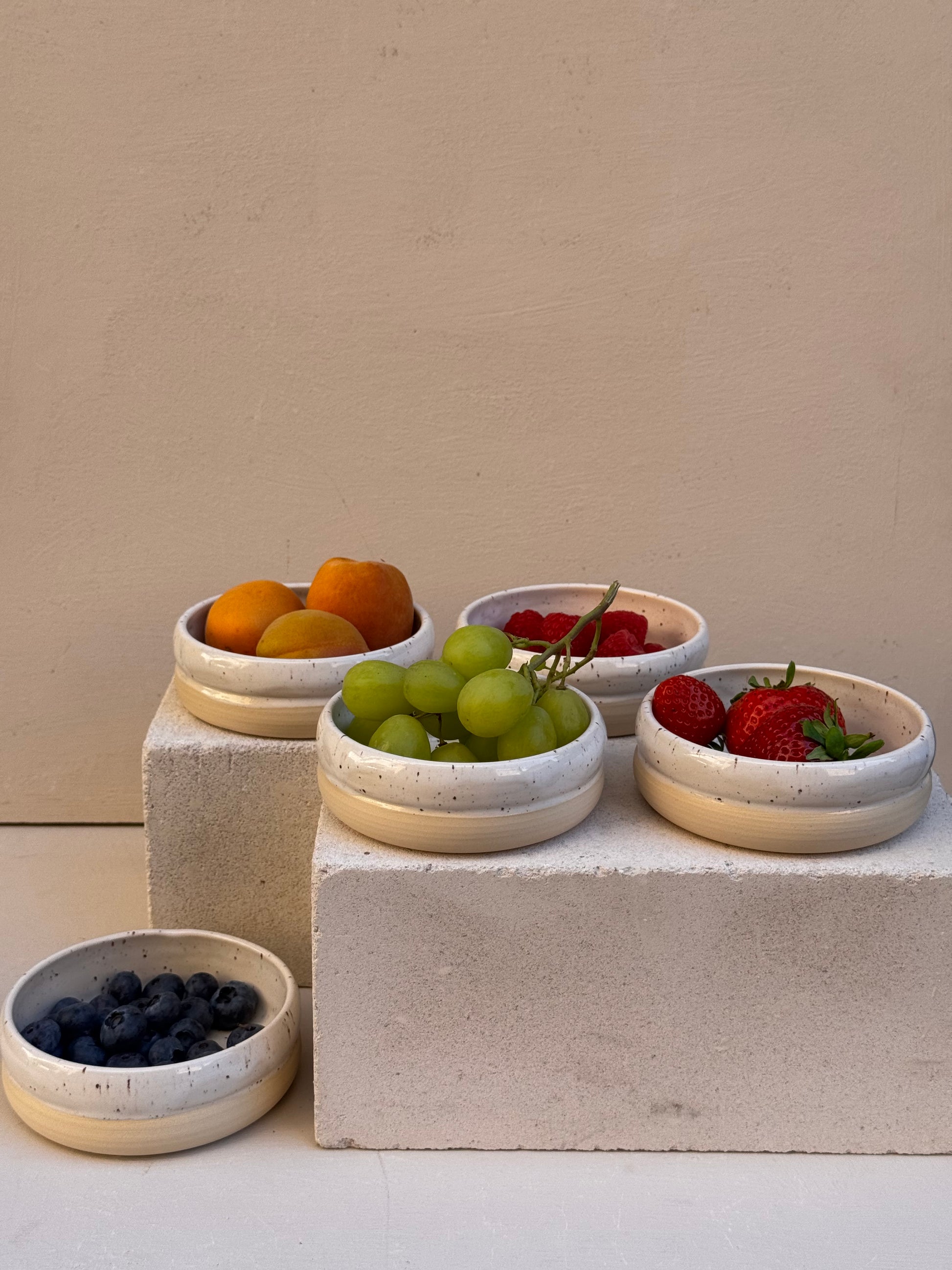 Handgemachte Obst- und Gemüseschüsseln aus Keramik